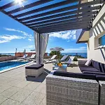 Villa Red With Pool And Sea View